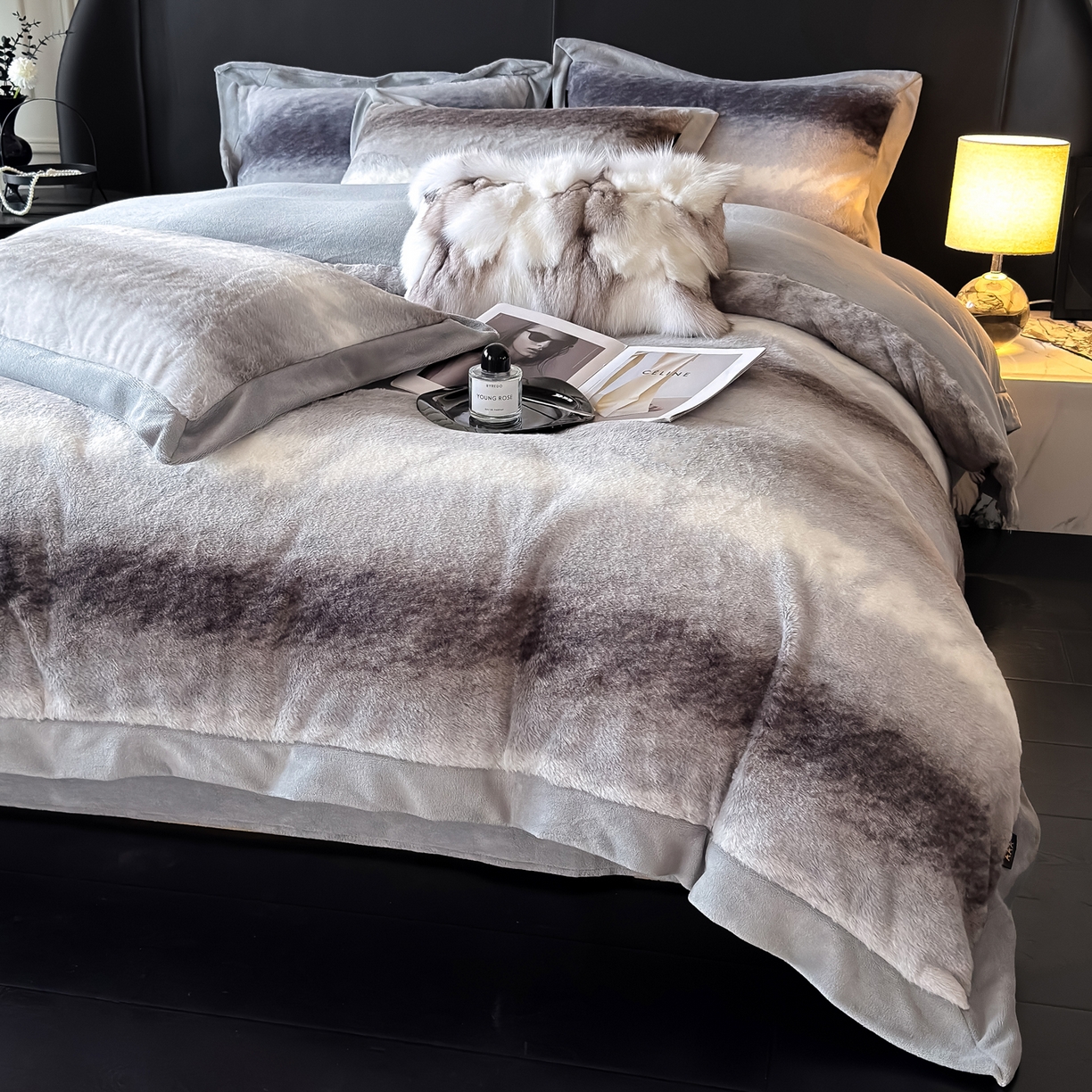 91家纺网 家纺一手货源 找家纺 水云缦 2025新款美拉德系列兔毛拼角四件套系列 美拉德-渐变灰