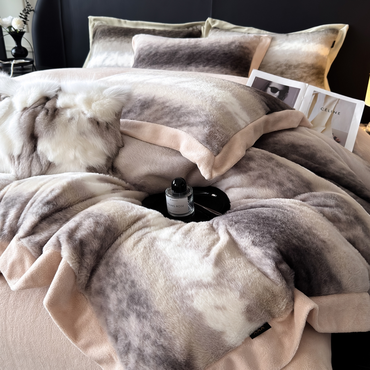 91家纺网 家纺一手货源 找家纺 水云缦 2025新款美拉德系列兔毛拼角四件套系列 美拉德-渐变咖