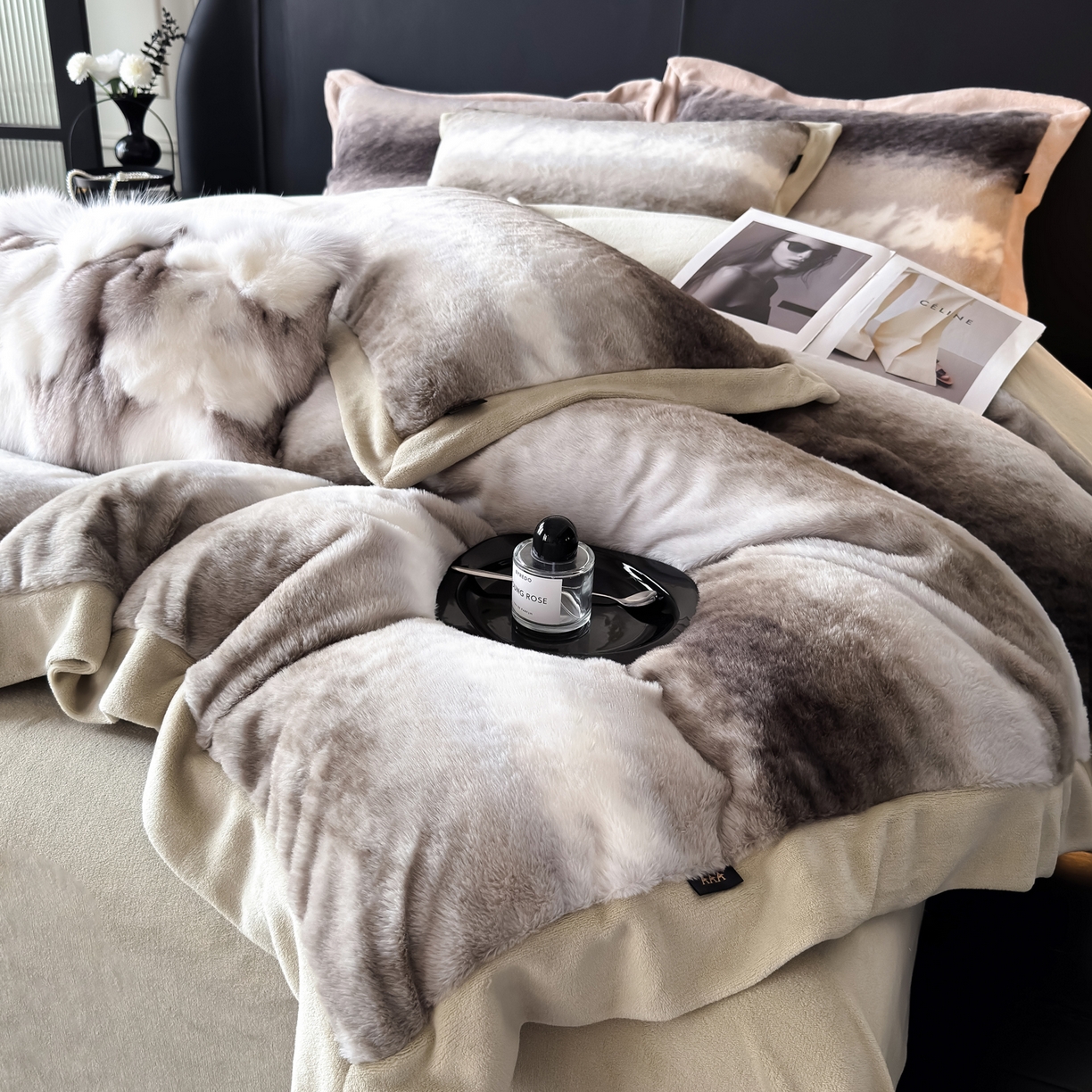 91家纺网 家纺一手货源 找家纺 水云缦 2025新款美拉德系列兔毛拼角四件套系列 美拉德-渐变卡其