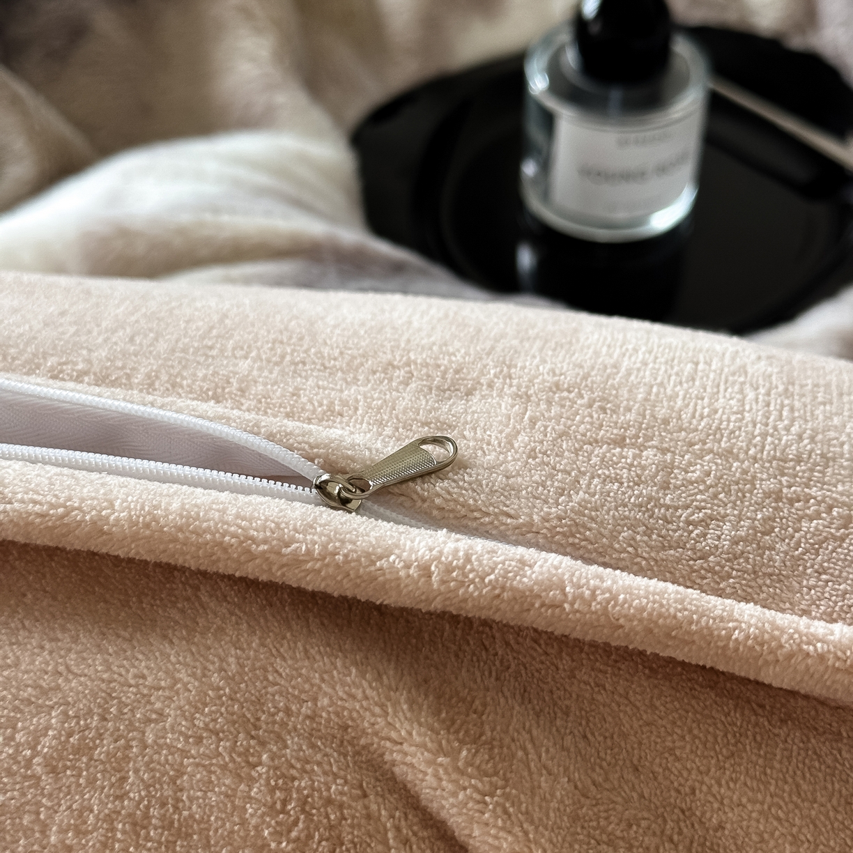 91家纺网 家纺一手货源 找家纺 水云缦 2025新款美拉德系列兔毛拼角四件套系列 美拉德-渐变咖