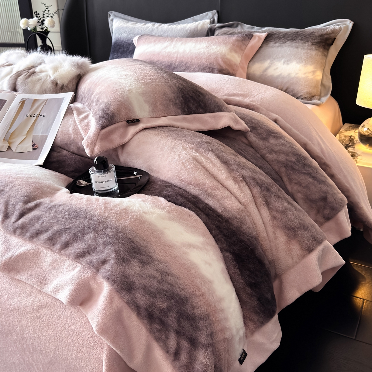 91家纺网 家纺一手货源 找家纺 水云缦 2025新款美拉德系列兔毛拼角四件套系列 美拉德-渐变粉