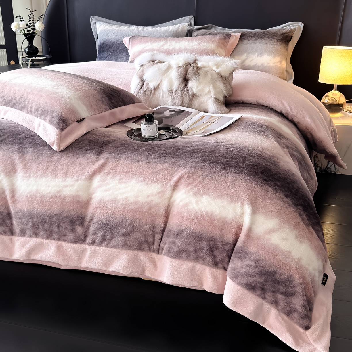 91家纺网 家纺一手货源 找家纺 水云缦 2025新款美拉德系列兔毛拼角四件套系列 美拉德-渐变粉