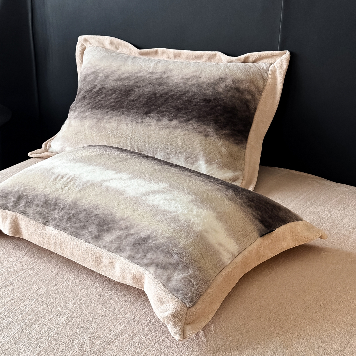 91家纺网 家纺一手货源 找家纺 水云缦 2025新款美拉德系列兔毛拼角四件套系列 美拉德-渐变咖