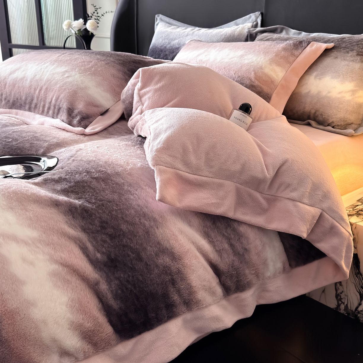 91家纺网 家纺一手货源 找家纺 水云缦 2025新款美拉德系列兔毛拼角四件套系列 美拉德-渐变粉