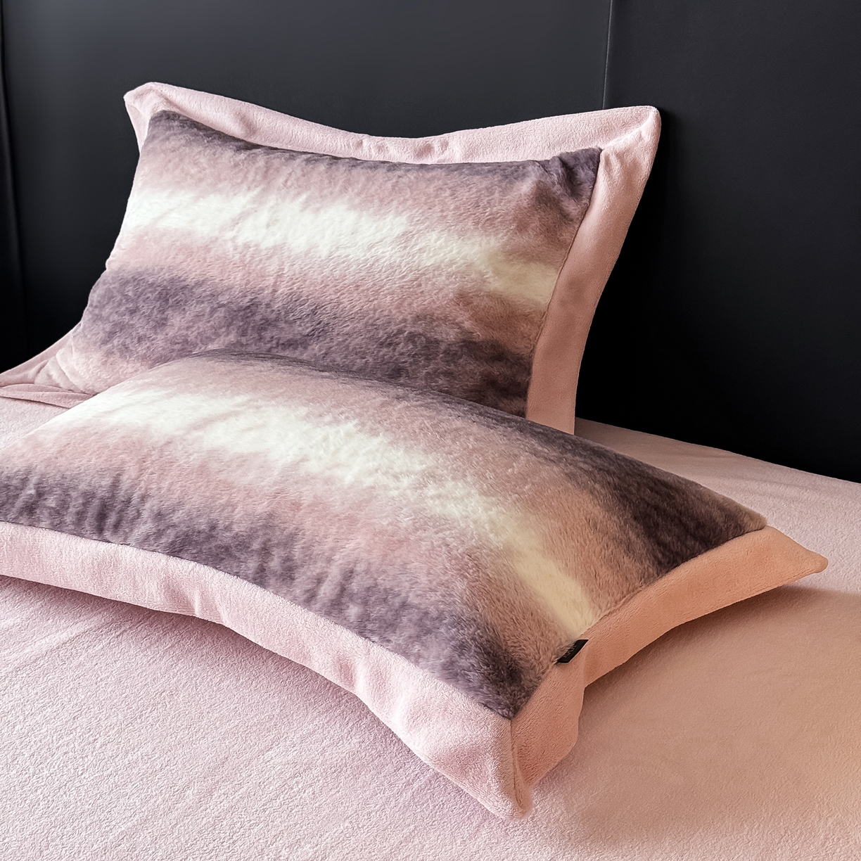 91家纺网 家纺一手货源 找家纺 水云缦 2025新款美拉德系列兔毛拼角四件套系列 美拉德-渐变粉