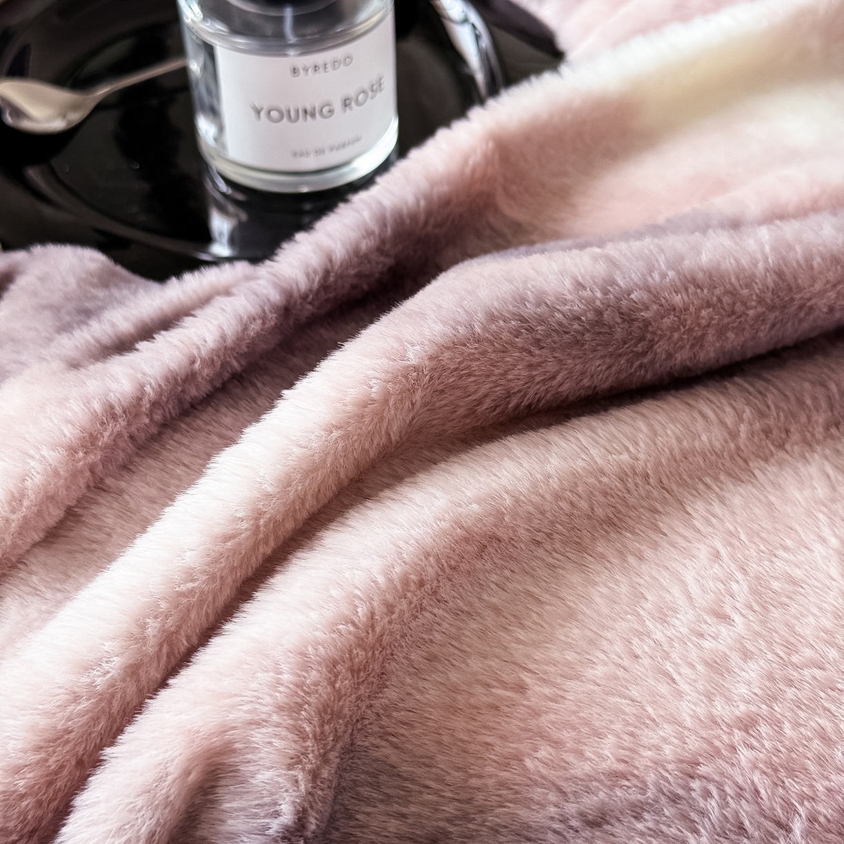 91家纺网 家纺一手货源 找家纺 水云缦 2025新款美拉德系列兔毛拼角四件套系列 美拉德-渐变粉