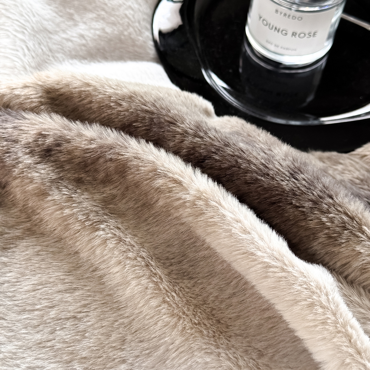 91家纺网 家纺一手货源 找家纺 水云缦 2025新款美拉德系列兔毛拼角四件套系列 美拉德-渐变卡其