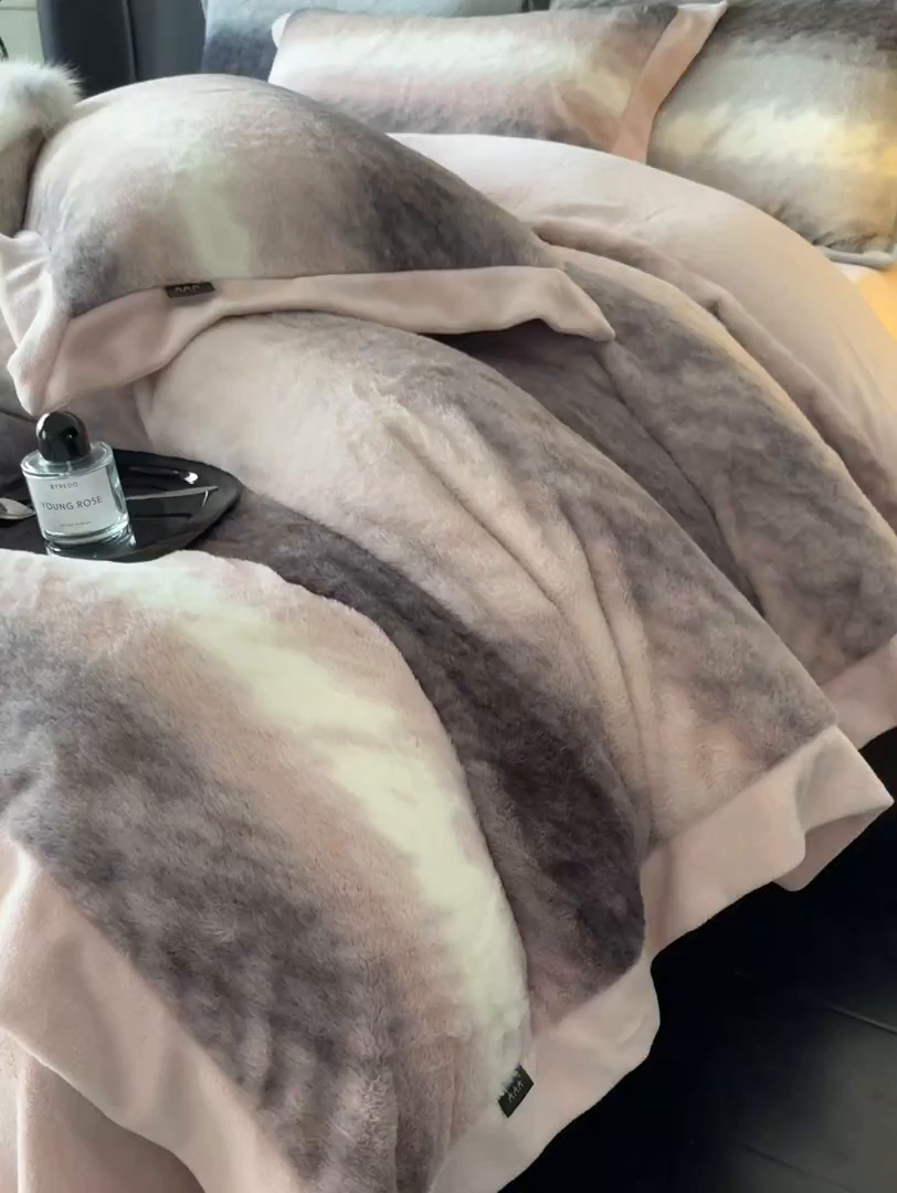 91家纺网 家纺一手货源 找家纺 水云缦 2025新款美拉德系列兔毛拼角四件套系列 美拉德-渐变粉