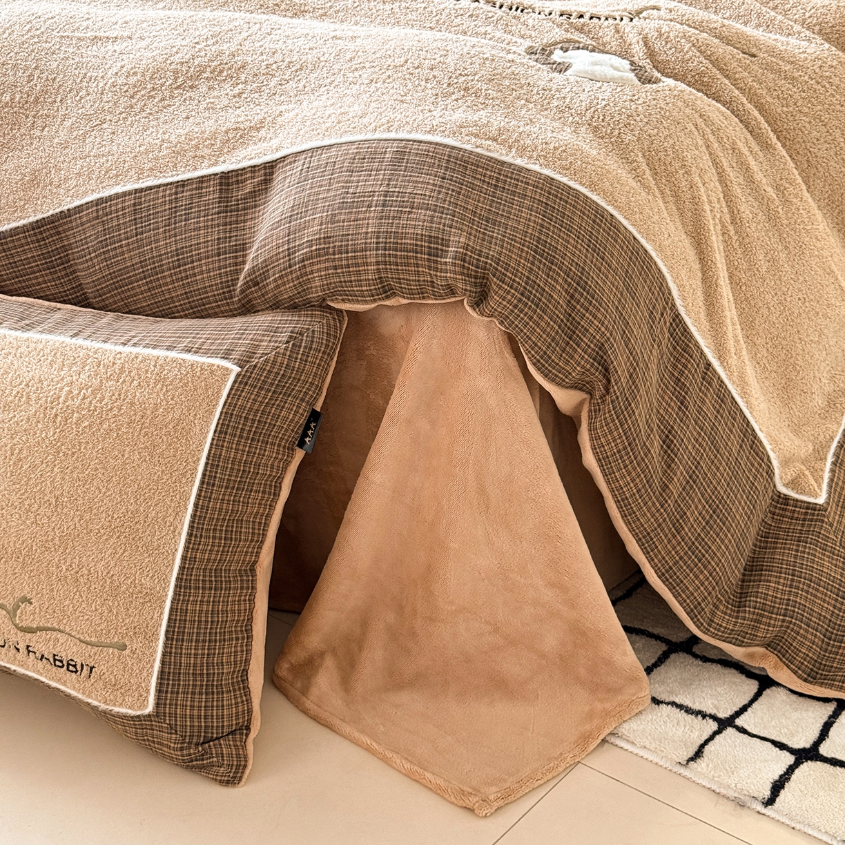 91家纺网 家纺一手货源 找家纺 水云缦 2025新款米粒绒全棉双层纱四件套 米粒绒-奶茶咖