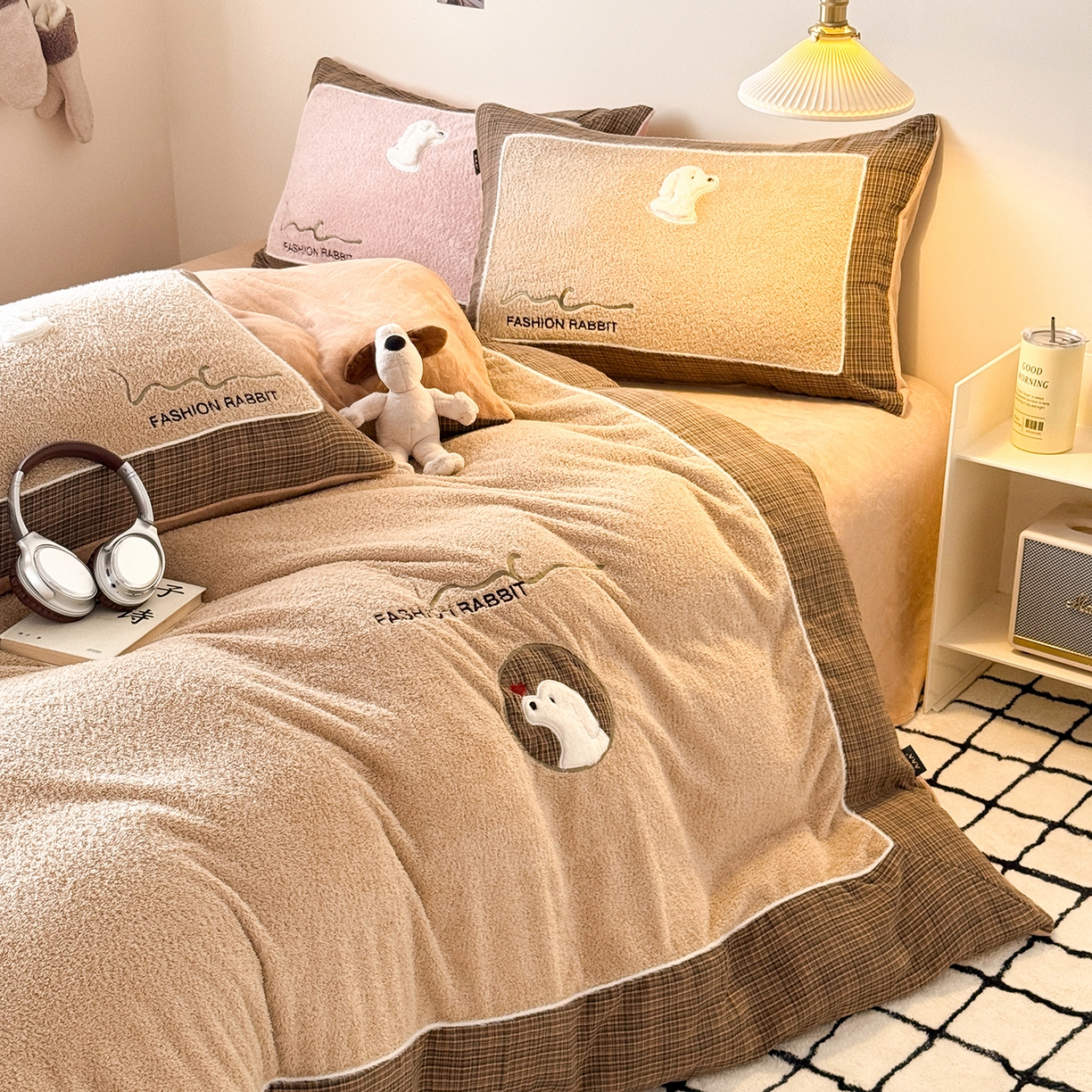 91家纺网 家纺一手货源 找家纺 水云缦 2025新款米粒绒全棉双层纱四件套 米粒绒-奶茶咖