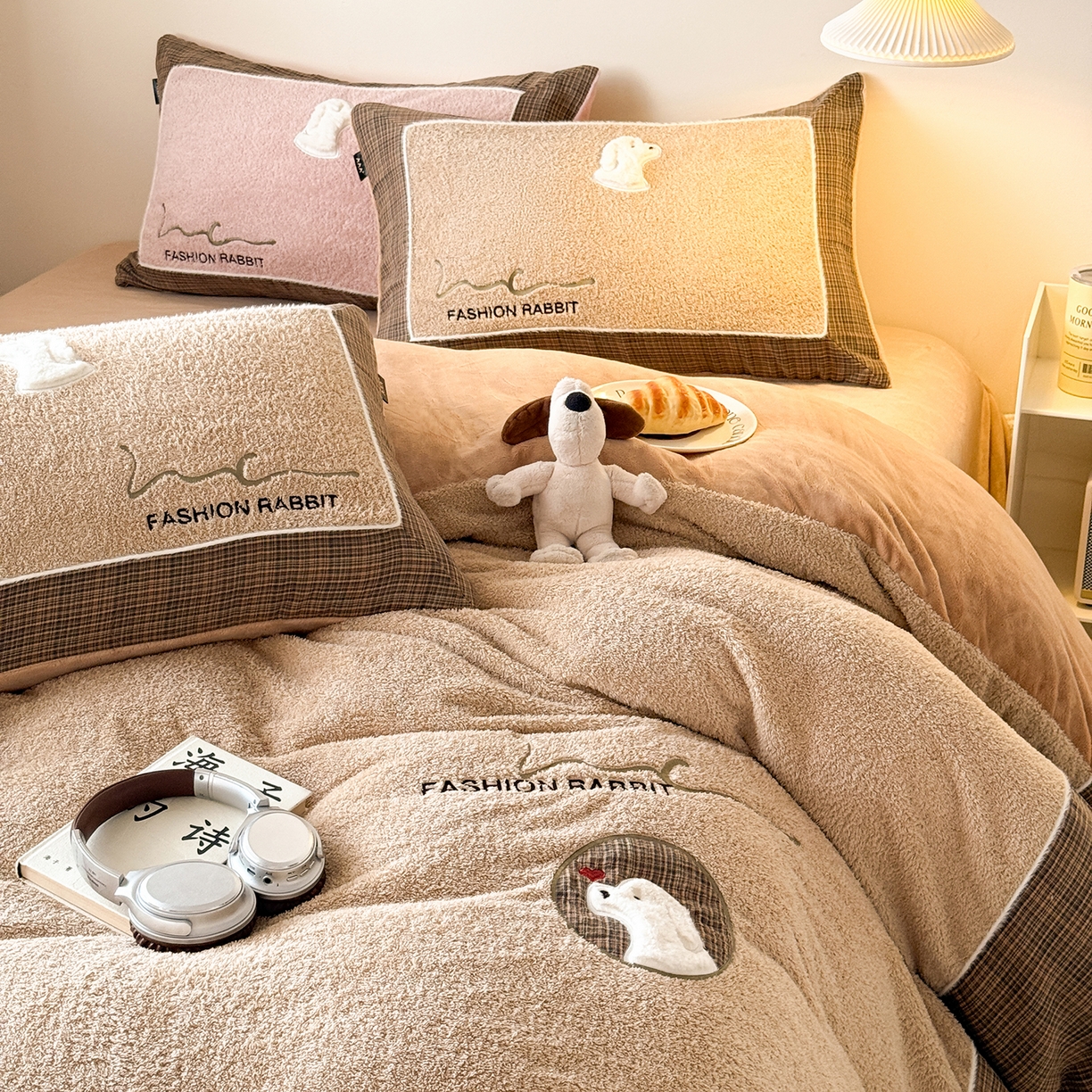 91家纺网 家纺一手货源 找家纺 水云缦 2025新款米粒绒全棉双层纱四件套 米粒绒-奶茶咖