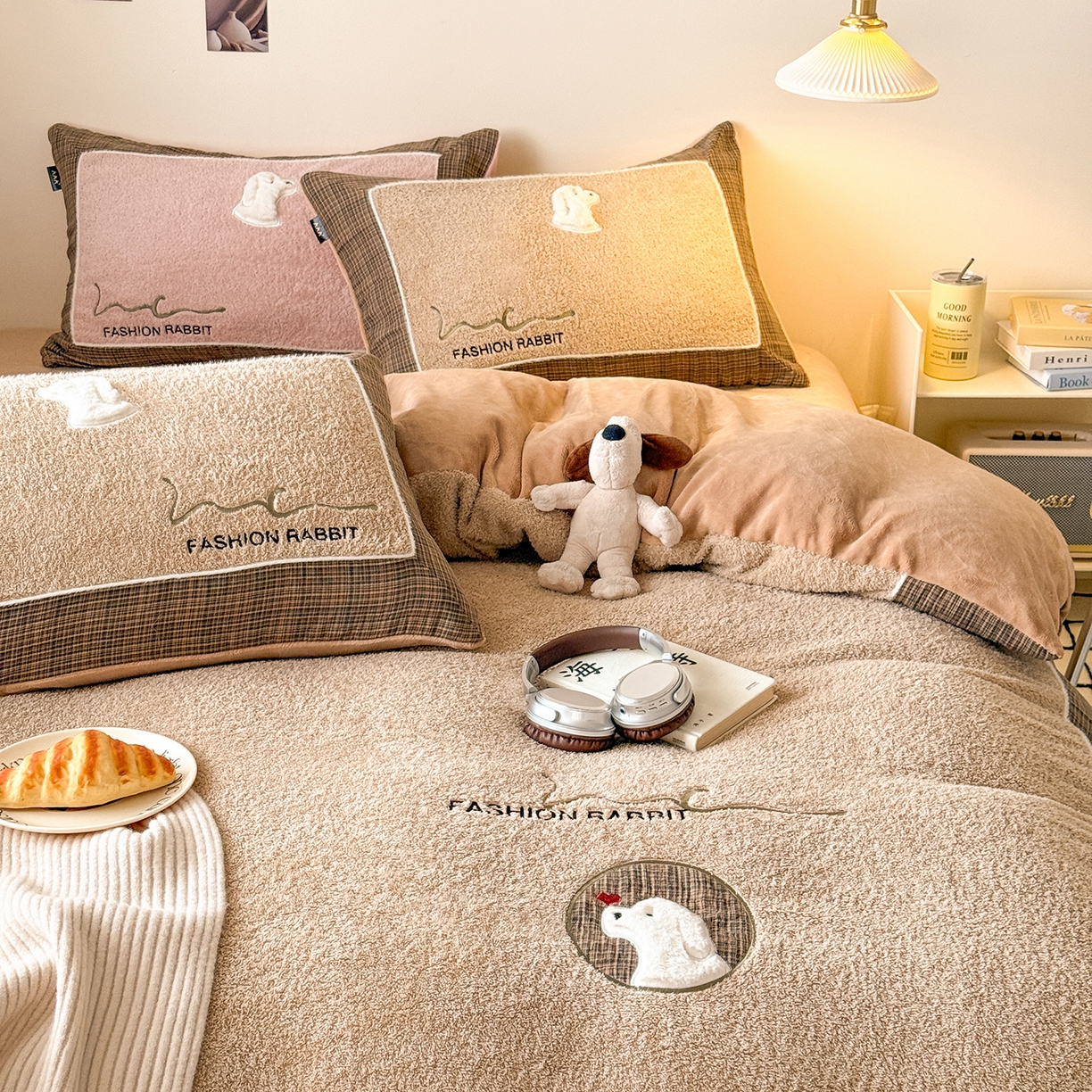 91家纺网 家纺一手货源 找家纺 水云缦 2025新款米粒绒全棉双层纱四件套 米粒绒-奶茶咖