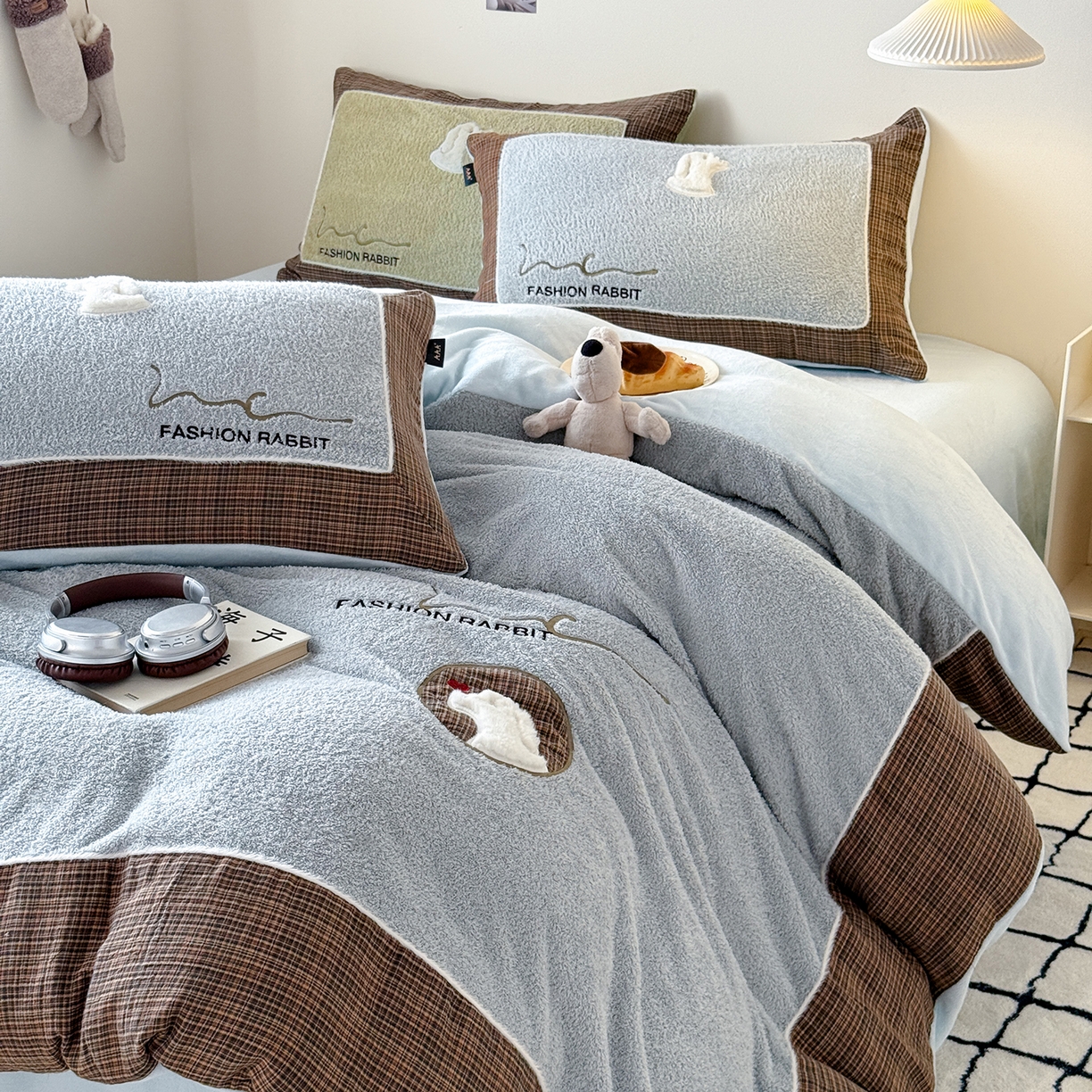 91家纺网 家纺一手货源 找家纺 水云缦 2025新款米粒绒全棉双层纱四件套 米粒绒-莫兰迪蓝