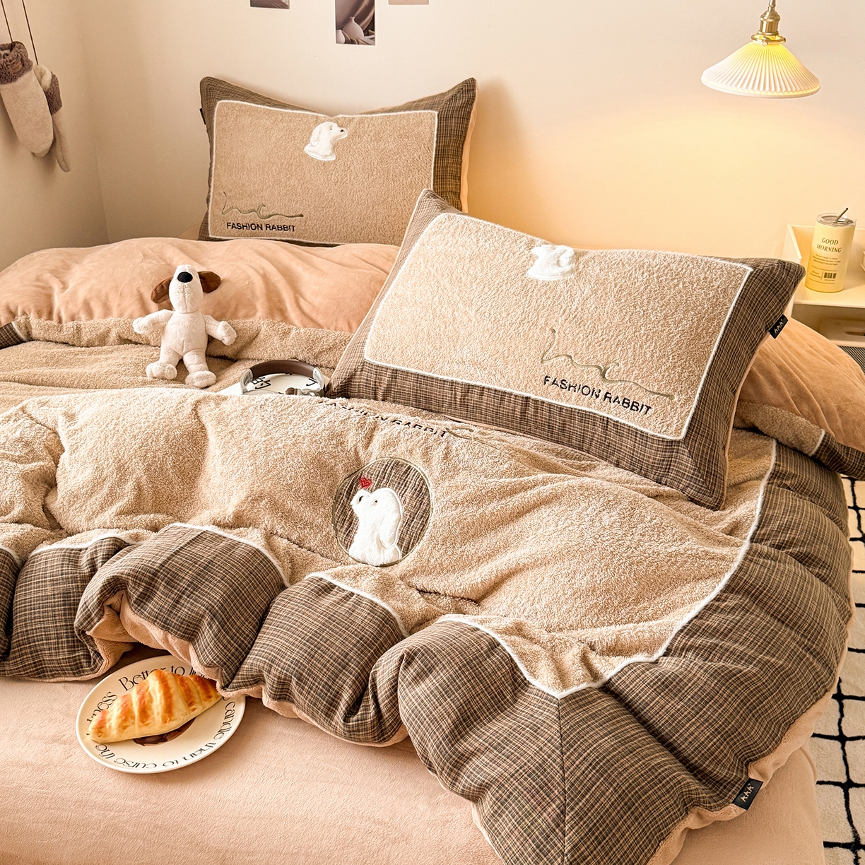 91家纺网 家纺一手货源 找家纺 水云缦 2025新款米粒绒全棉双层纱四件套 米粒绒-奶茶咖