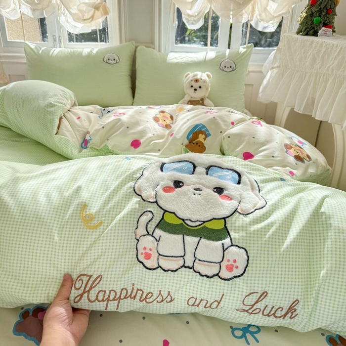 91家纺网 家纺一手货源 找家纺 悦兴家纺 2025新款A类水洗棉治愈萌犬系列四件套（含买家秀） 绿格学院狗狗