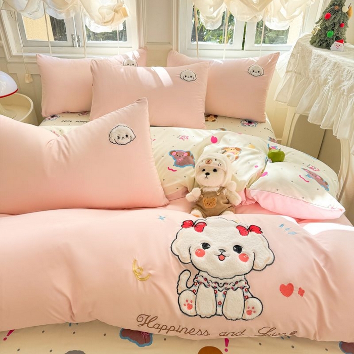 91家纺网 家纺一手货源 找家纺 悦兴家纺 2025新款A类水洗棉治愈萌犬系列四件套（含买家秀） 奶粉蝴蝶狗