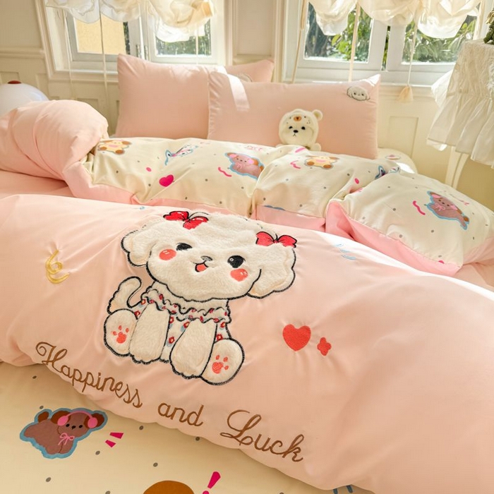 91家纺网 家纺一手货源 找家纺 悦兴家纺 2025新款A类水洗棉治愈萌犬系列四件套（含买家秀） 奶粉蝴蝶狗