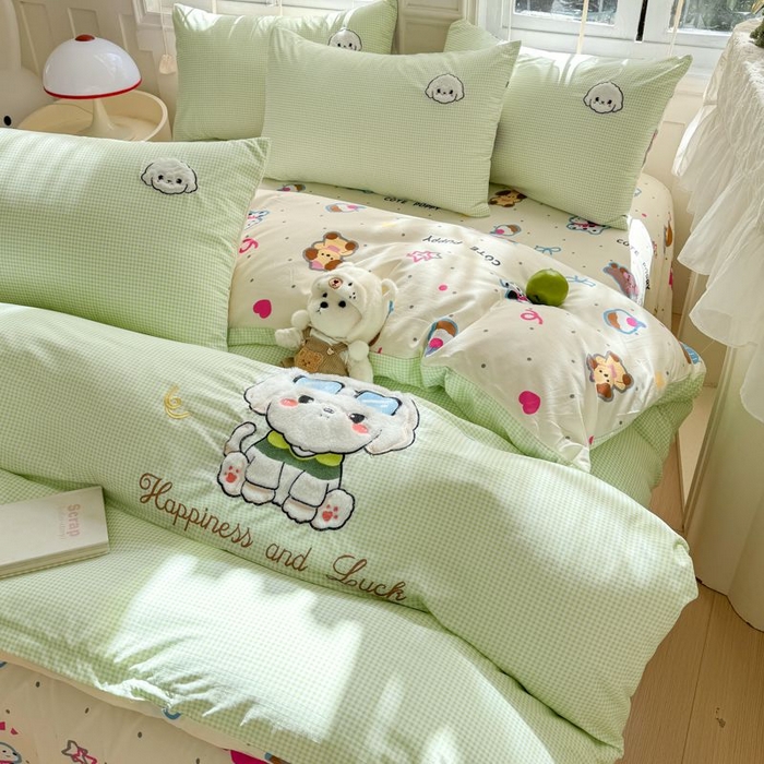 91家纺网 家纺一手货源 找家纺 悦兴家纺 2025新款A类水洗棉治愈萌犬系列四件套（含买家秀） 绿格学院狗狗