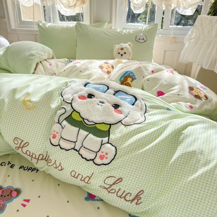 91家纺网 家纺一手货源 找家纺 悦兴家纺 2025新款A类水洗棉治愈萌犬系列四件套（含买家秀） 绿格学院狗狗