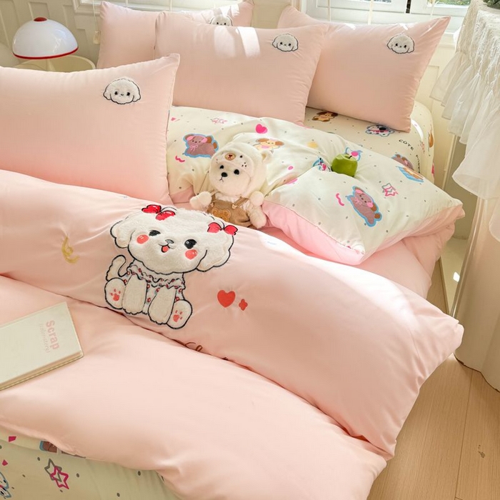 91家纺网 家纺一手货源 找家纺 悦兴家纺 2025新款A类水洗棉治愈萌犬系列四件套（含买家秀） 奶粉蝴蝶狗