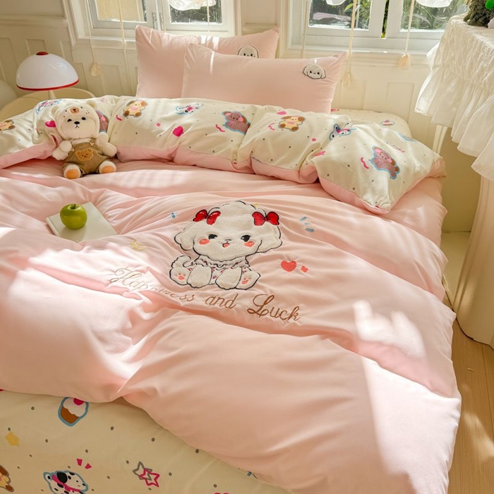 91家纺网 家纺一手货源 找家纺 悦兴家纺 2025新款A类水洗棉治愈萌犬系列四件套（含买家秀） 奶粉蝴蝶狗