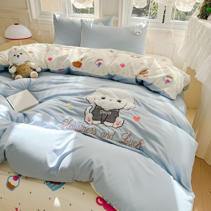 91家纺网 家纺一手货源 找家纺 悦兴家纺 2025新款A类水洗棉治愈萌犬系列四件套（含买家秀） 奶蓝多duo狗狗