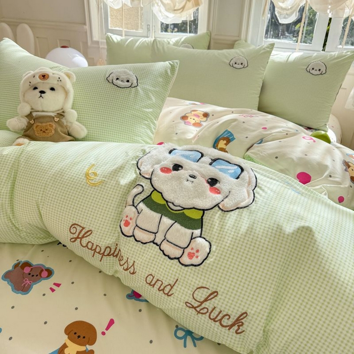 91家纺网 家纺一手货源 找家纺 悦兴家纺 2025新款A类水洗棉治愈萌犬系列四件套（含买家秀） 绿格学院狗狗