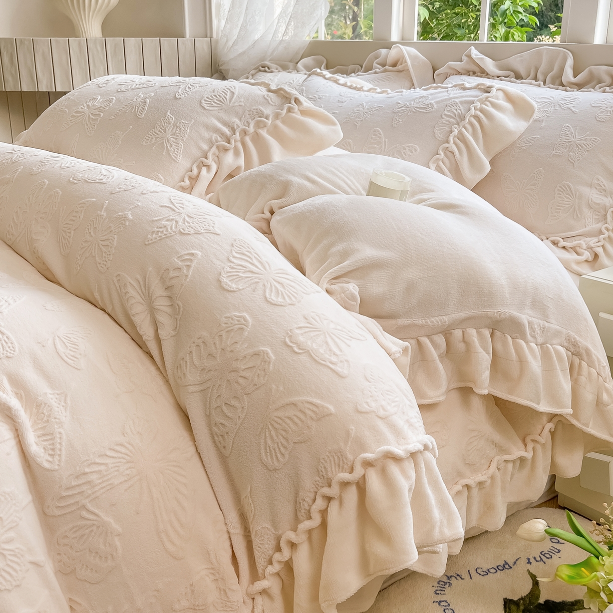 91家纺网 家纺一手货源 找家纺 水云缦 2025新款牛奶绒木耳边四件套-蝶舞 蝶舞-奶昔白