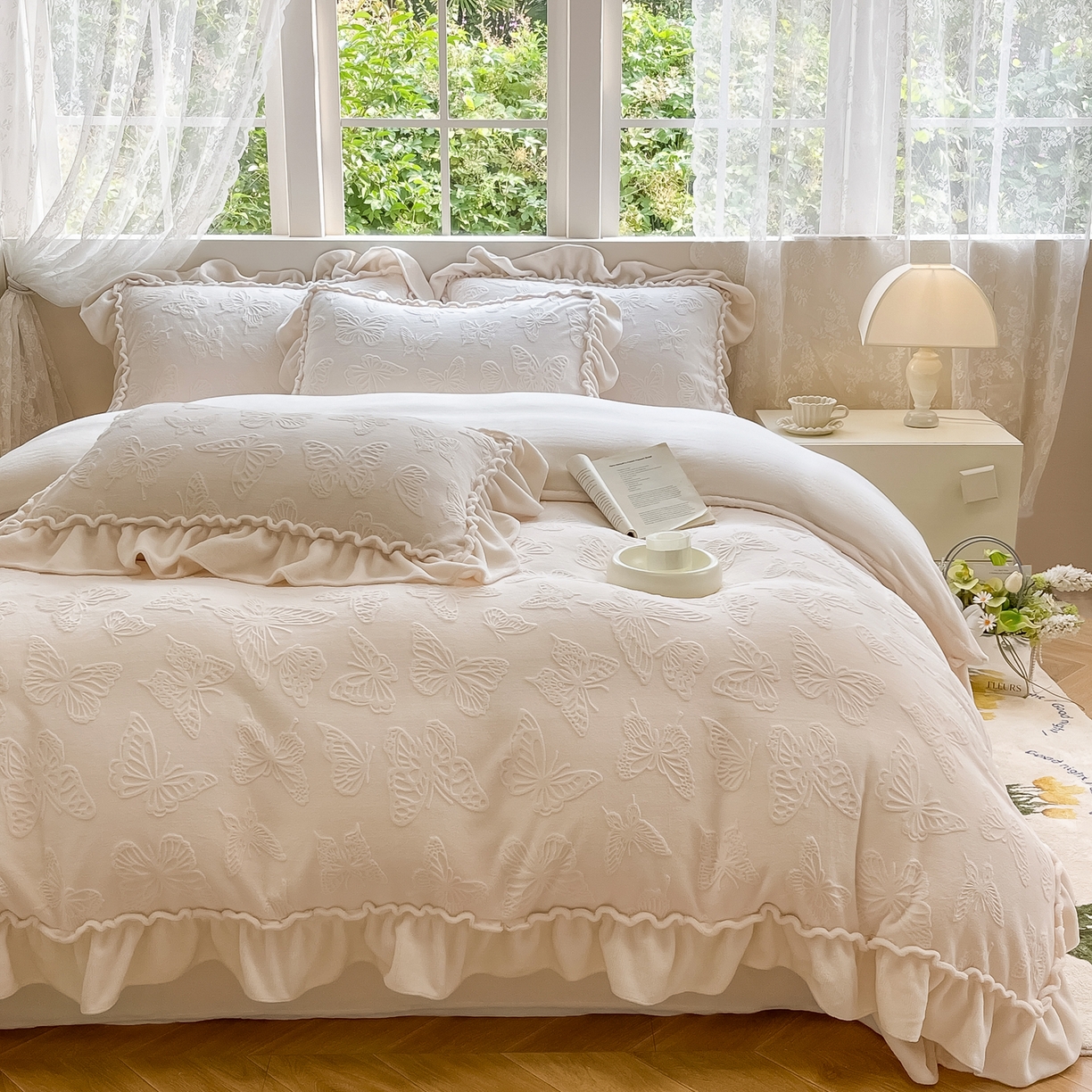 91家纺网 家纺一手货源 找家纺 水云缦 2025新款牛奶绒木耳边四件套-蝶舞 蝶舞-奶昔白