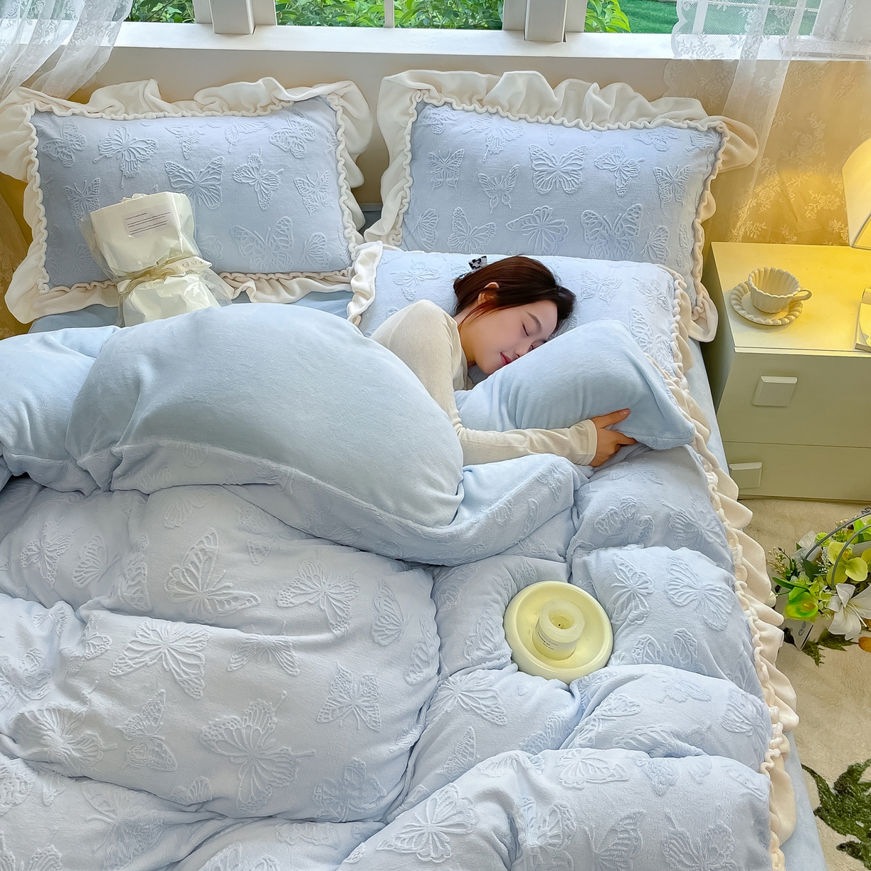 91家纺网 家纺一手货源 找家纺 水云缦 2025新款牛奶绒木耳边四件套-蝶舞 蝶舞-天空蓝