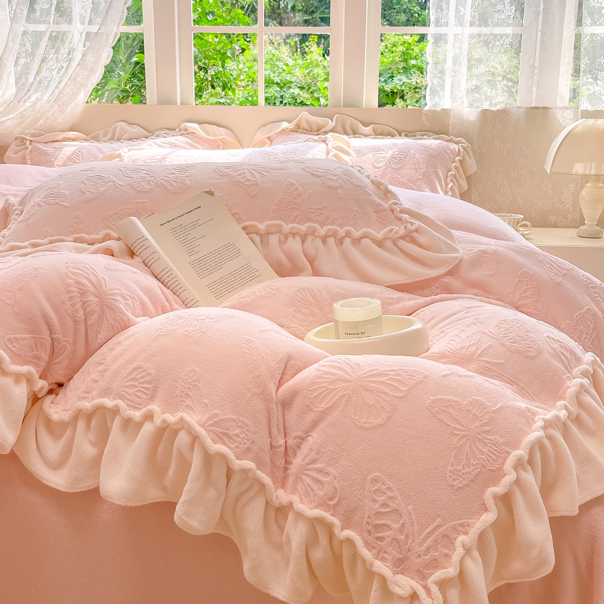 91家纺网 家纺一手货源 找家纺 水云缦 2025新款牛奶绒木耳边四件套-蝶舞 蝶舞-樱花粉