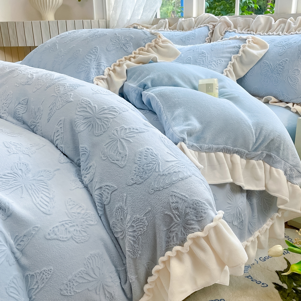 91家纺网 家纺一手货源 找家纺 水云缦 2025新款牛奶绒木耳边四件套-蝶舞 蝶舞-天空蓝