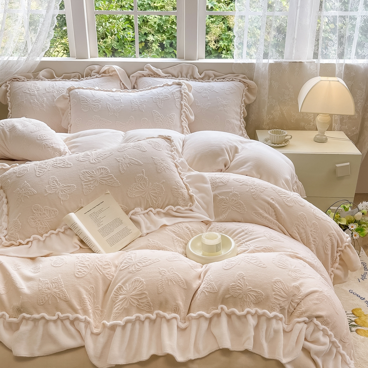 91家纺网 家纺一手货源 找家纺 水云缦 2025新款牛奶绒木耳边四件套-蝶舞 蝶舞-奶昔白