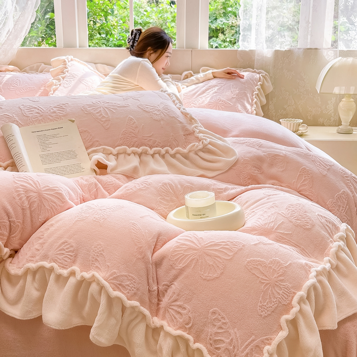 91家纺网 家纺一手货源 找家纺 水云缦 2025新款牛奶绒木耳边四件套-蝶舞 蝶舞-樱花粉