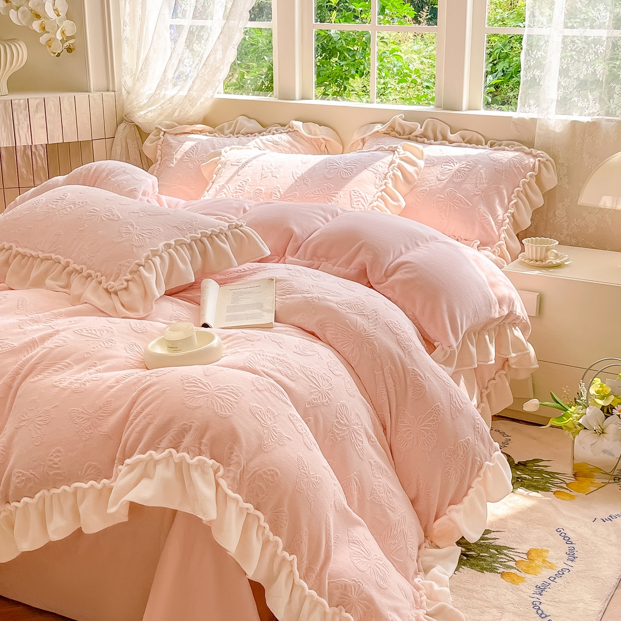 91家纺网 家纺一手货源 找家纺 水云缦 2025新款牛奶绒木耳边四件套-蝶舞 蝶舞-樱花粉