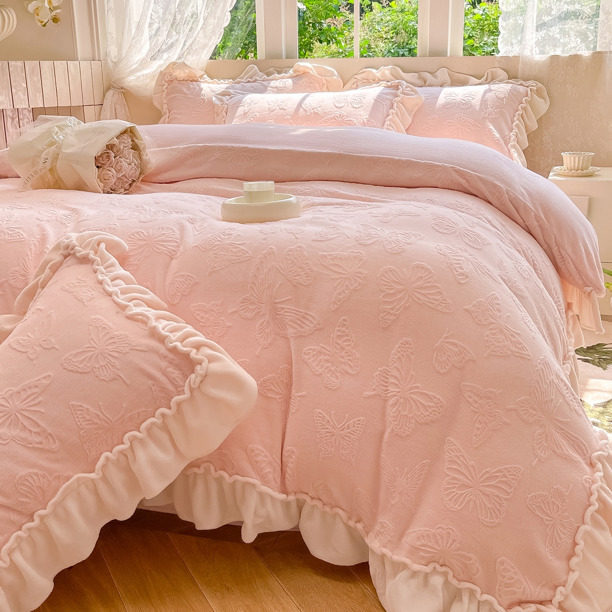 91家纺网 家纺一手货源 找家纺 水云缦 2025新款牛奶绒木耳边四件套-蝶舞 蝶舞-樱花粉