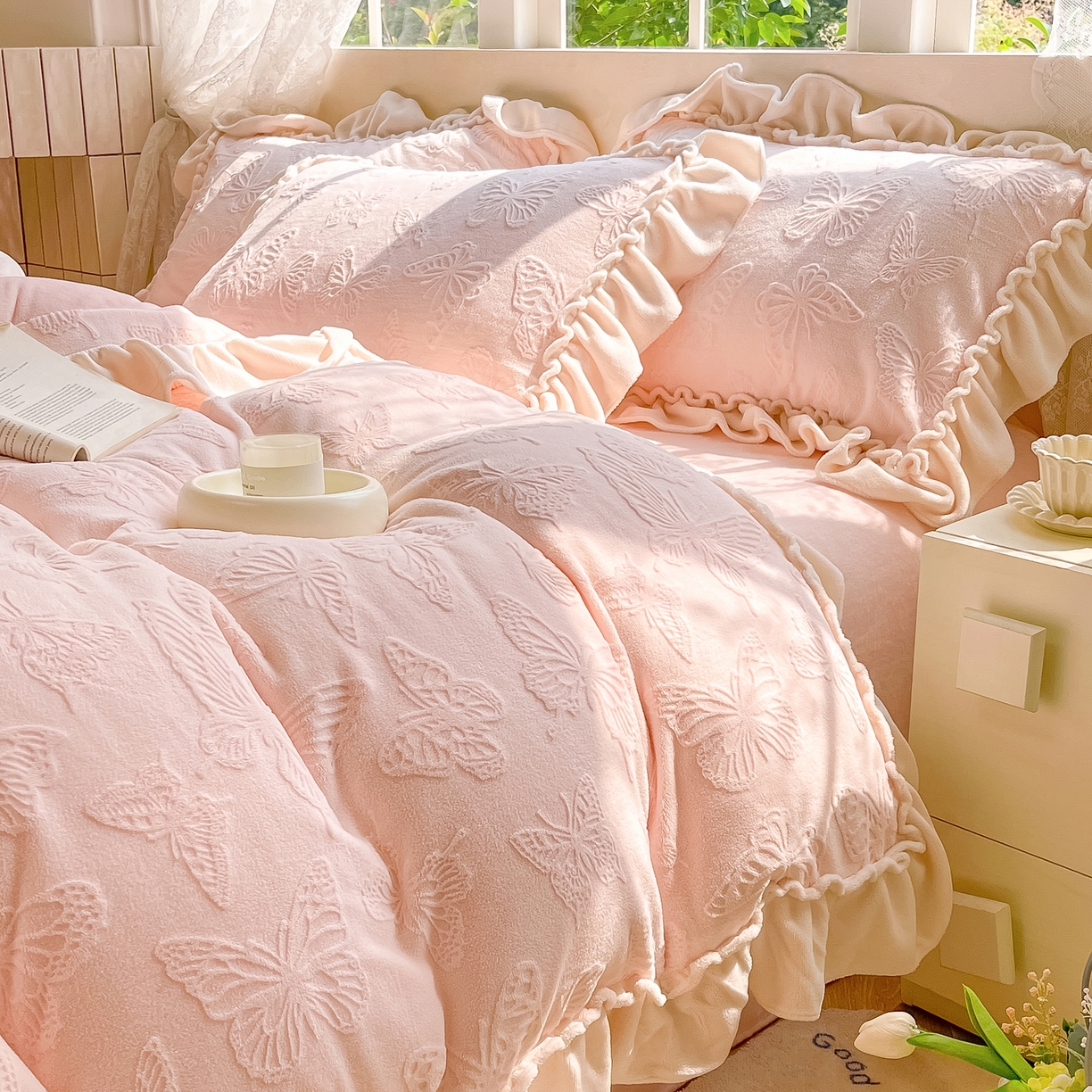 91家纺网 家纺一手货源 找家纺 水云缦 2025新款牛奶绒木耳边四件套-蝶舞 蝶舞-樱花粉