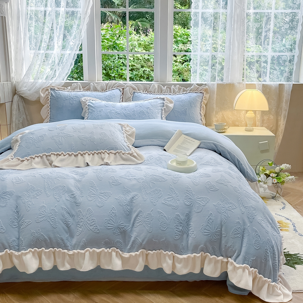 91家纺网 家纺一手货源 找家纺 水云缦 2025新款牛奶绒木耳边四件套-蝶舞 蝶舞-天空蓝