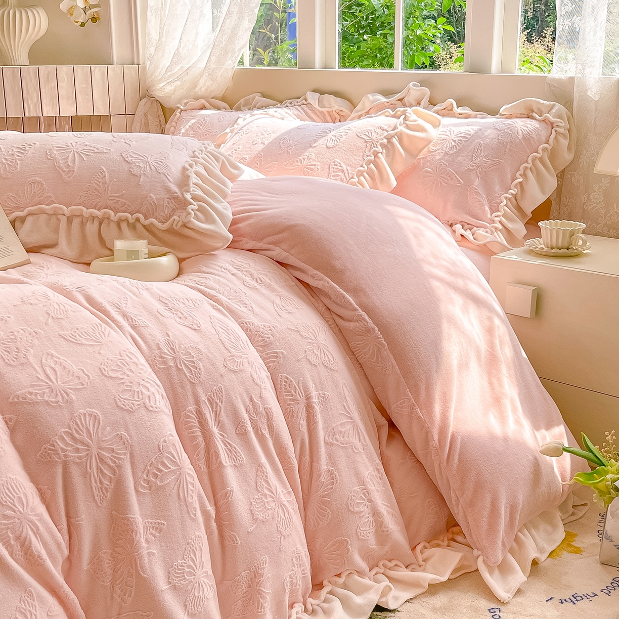 91家纺网 家纺一手货源 找家纺 水云缦 2025新款牛奶绒木耳边四件套-蝶舞 蝶舞-樱花粉