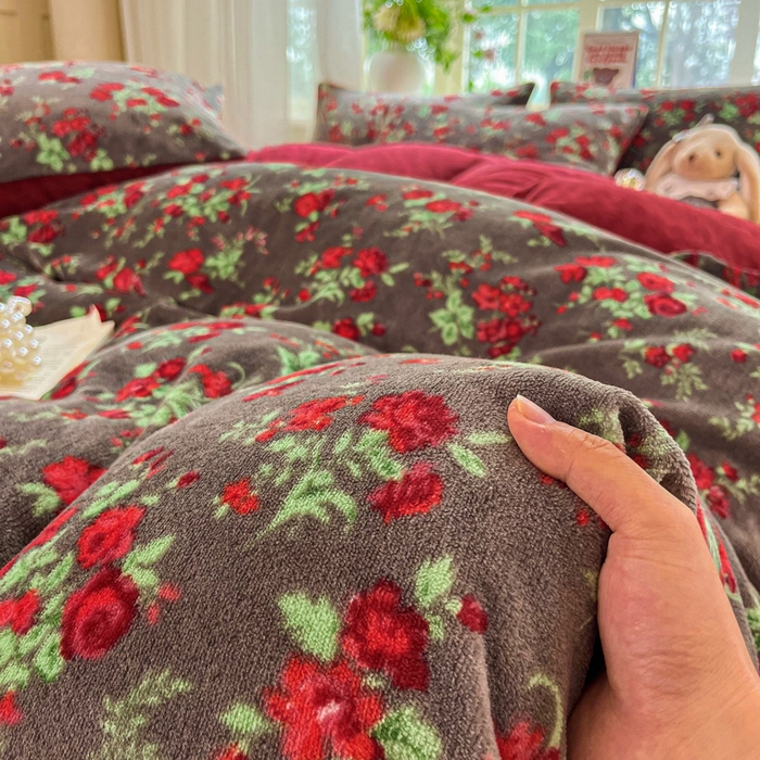 91家纺网 家纺一手货源 找家纺 斯卡诺家纺 2026新款小清新牛奶绒床盖四件套冬季加厚床盖四件套 花妖