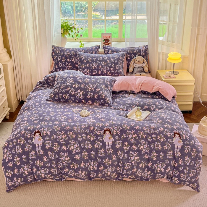 91家纺网 家纺一手货源 找家纺 斯卡诺家纺 2026新款小清新牛奶绒床盖四件套冬季加厚床盖四件套 花丛女孩