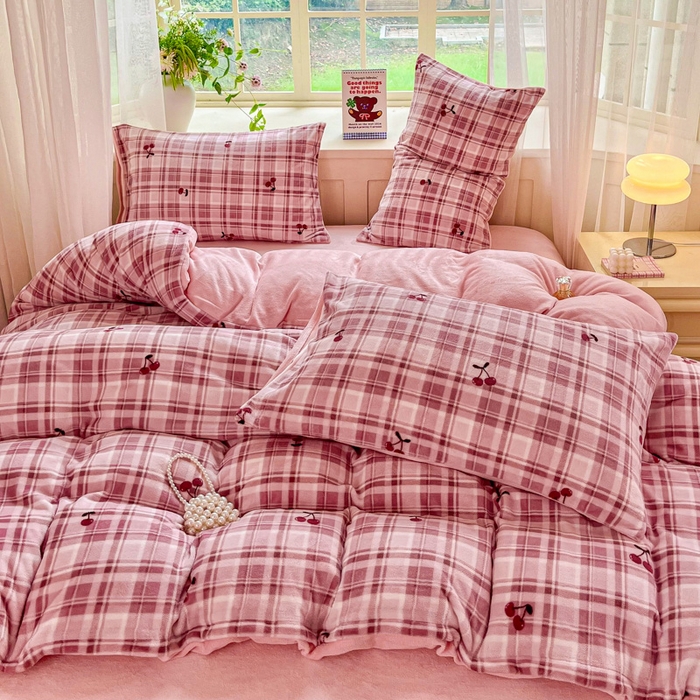 91家纺网 家纺一手货源 找家纺 斯卡诺家纺 2026新款小清新牛奶绒床盖四件套冬季加厚床盖四件套 乌梅子酱