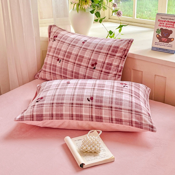 91家纺网 家纺一手货源 找家纺 斯卡诺家纺 2026新款小清新牛奶绒床盖四件套冬季加厚床盖四件套 乌梅子酱