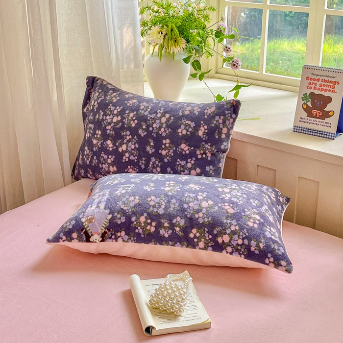 91家纺网 家纺一手货源 找家纺 斯卡诺家纺 2026新款小清新牛奶绒床盖四件套冬季加厚床盖四件套 花丛女孩