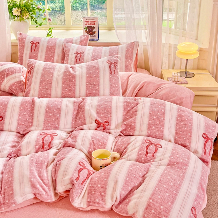 91家纺网 家纺一手货源 找家纺 斯卡诺家纺 2026新款小清新牛奶绒床盖四件套冬季加厚床盖四件套 蝶梦-粉