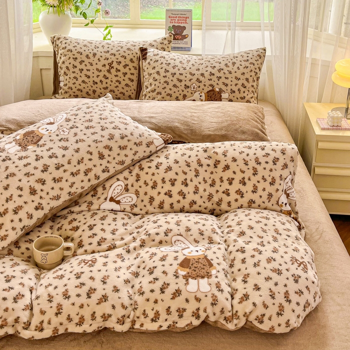 91家纺网 家纺一手货源 找家纺 斯卡诺家纺 2026新款小清新牛奶绒床盖四件套冬季加厚床盖四件套 织梦空间