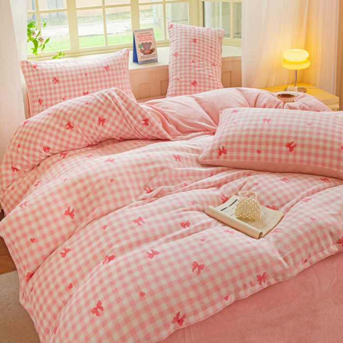 91家纺网 家纺一手货源 找家纺 斯卡诺家纺 2026新款小清新牛奶绒床盖四件套冬季加厚床盖四件套 洁美-粉