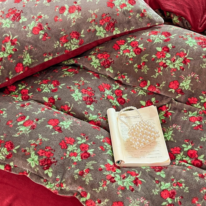 91家纺网 家纺一手货源 找家纺 斯卡诺家纺 2026新款小清新牛奶绒床盖四件套冬季加厚床盖四件套 花妖