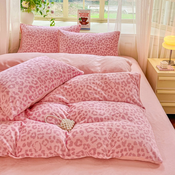 91家纺网 家纺一手货源 找家纺 斯卡诺家纺 2026新款小清新牛奶绒床盖四件套冬季加厚床盖四件套 小时代-粉