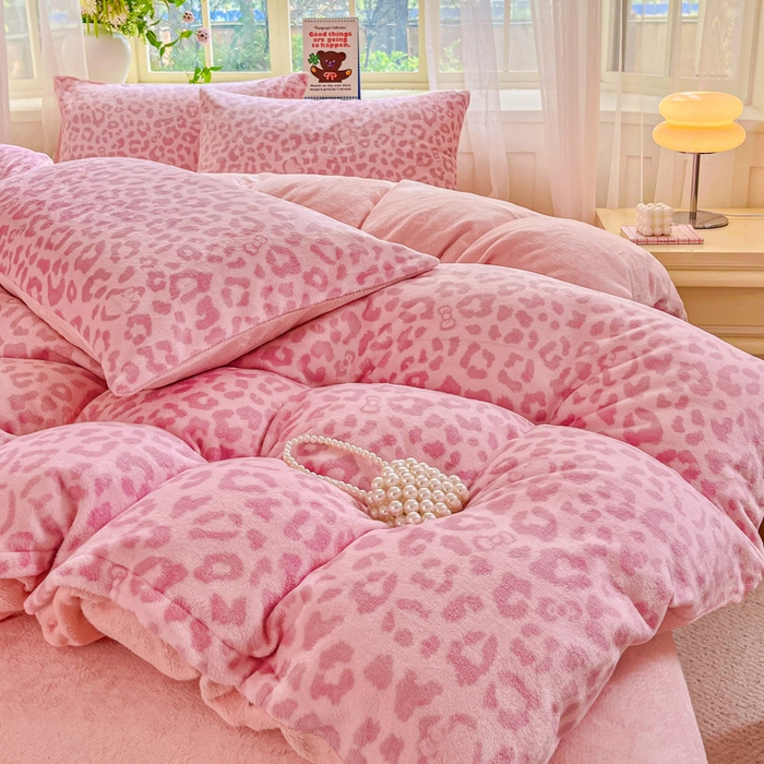 91家纺网 家纺一手货源 找家纺 斯卡诺家纺 2026新款小清新牛奶绒床盖四件套冬季加厚床盖四件套 小时代-粉